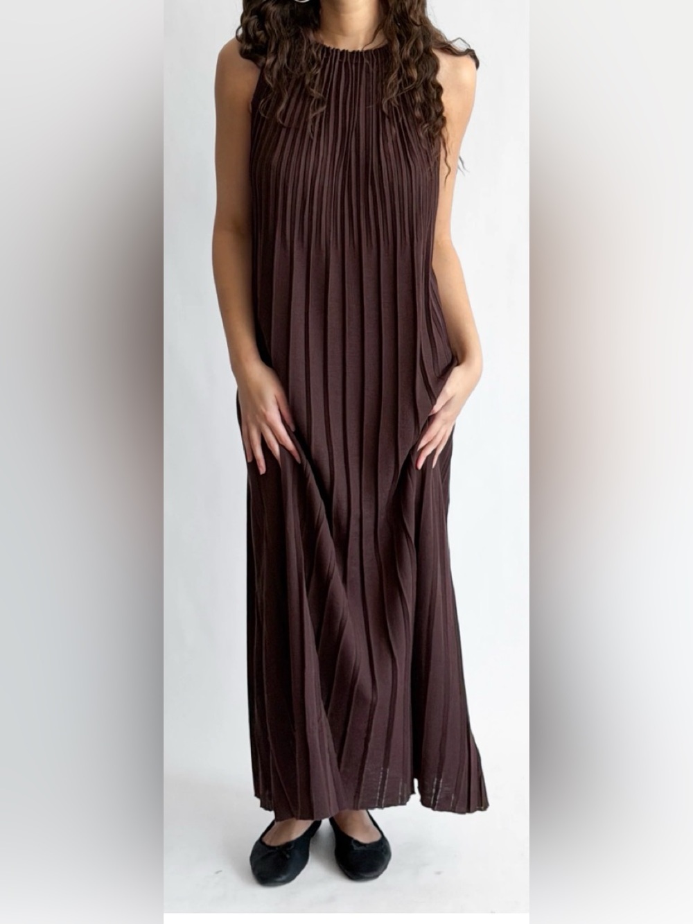 Pleated Sleeveless Brown Dress